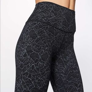 Lululemon align crop 21” dark cast black. Size 2